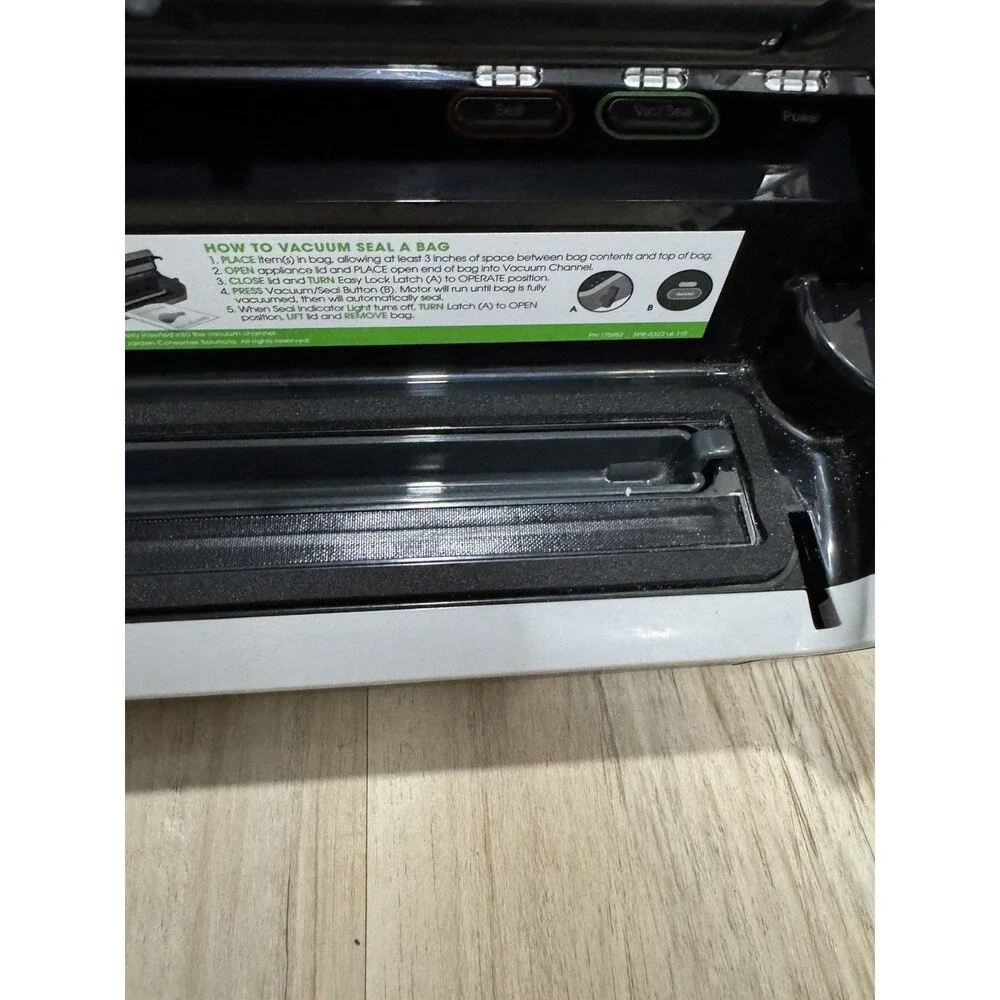 FoodSaver Vacuum Sealer Machine FM2000-015 Black TESTED WORKS